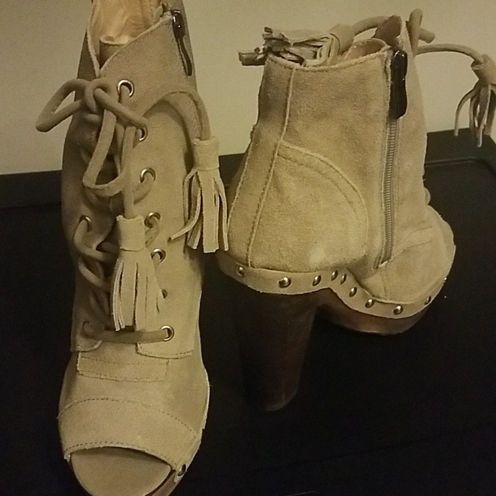 Shoe boots